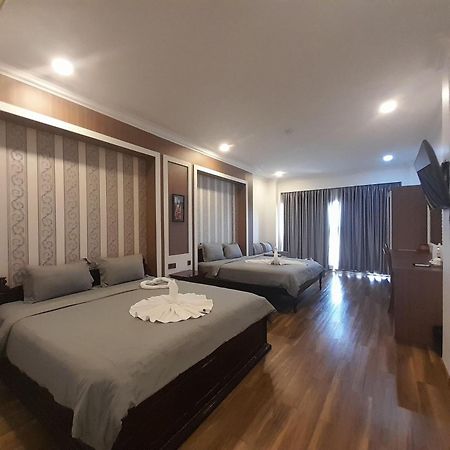 4 ริเวอร์ โฮเต็ล Hotel พนมเปญ ภายนอก รูปภาพ