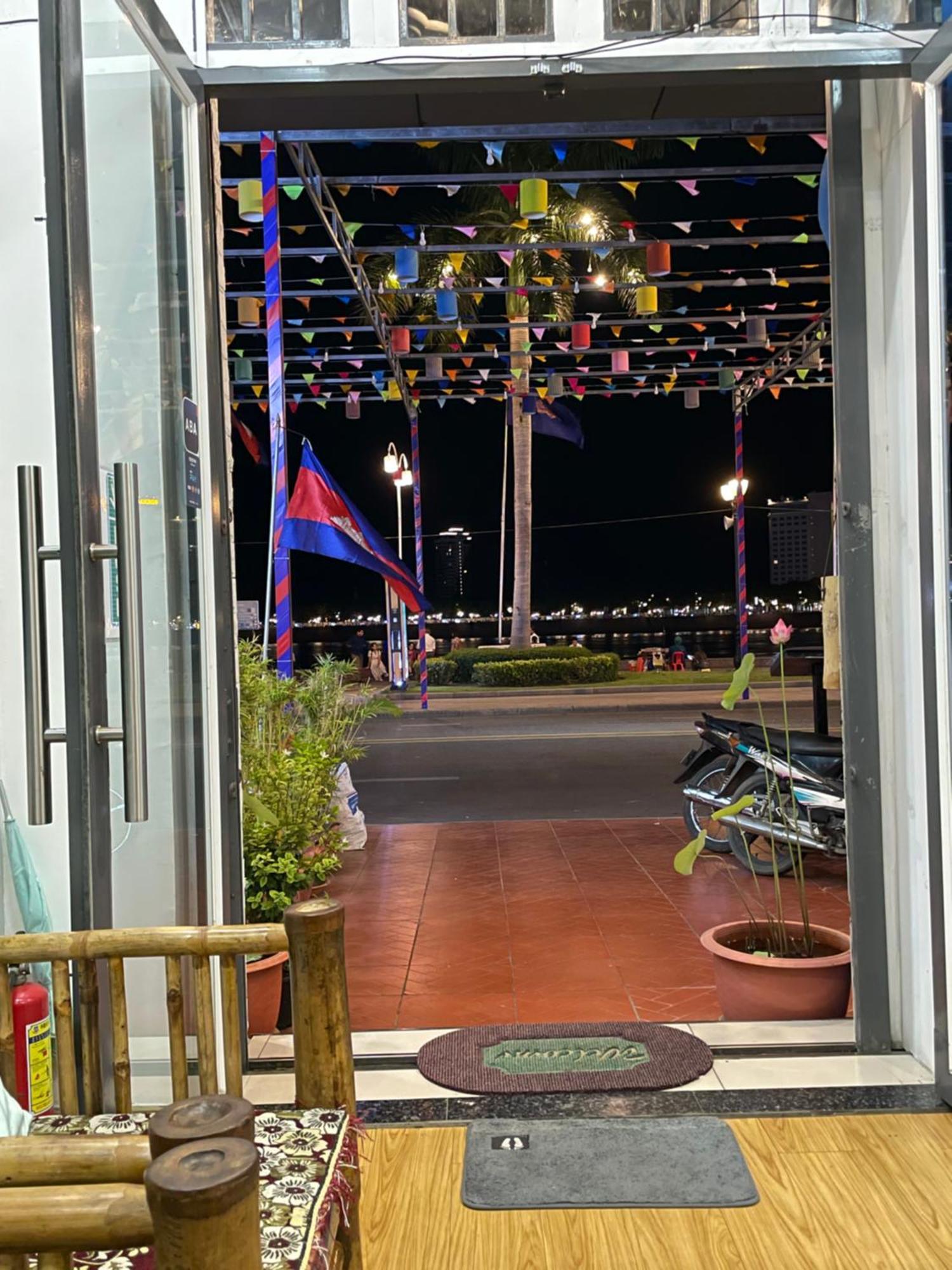 4 ริเวอร์ โฮเต็ล Hotel พนมเปญ ภายนอก รูปภาพ