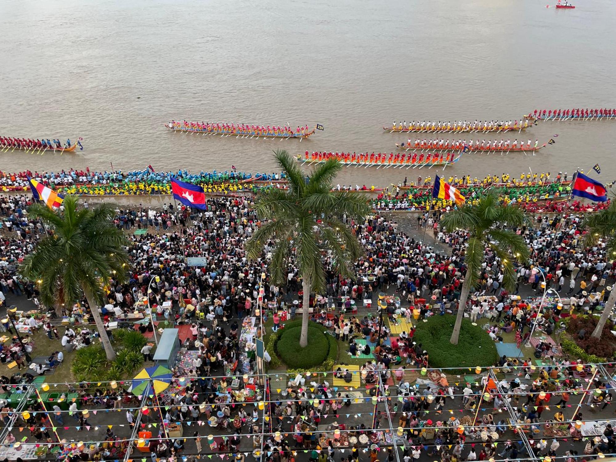 4 ริเวอร์ โฮเต็ล Hotel พนมเปญ ภายนอก รูปภาพ