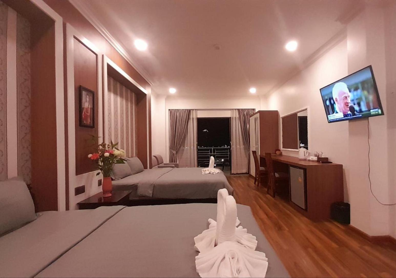 4 ริเวอร์ โฮเต็ล Hotel พนมเปญ ภายนอก รูปภาพ