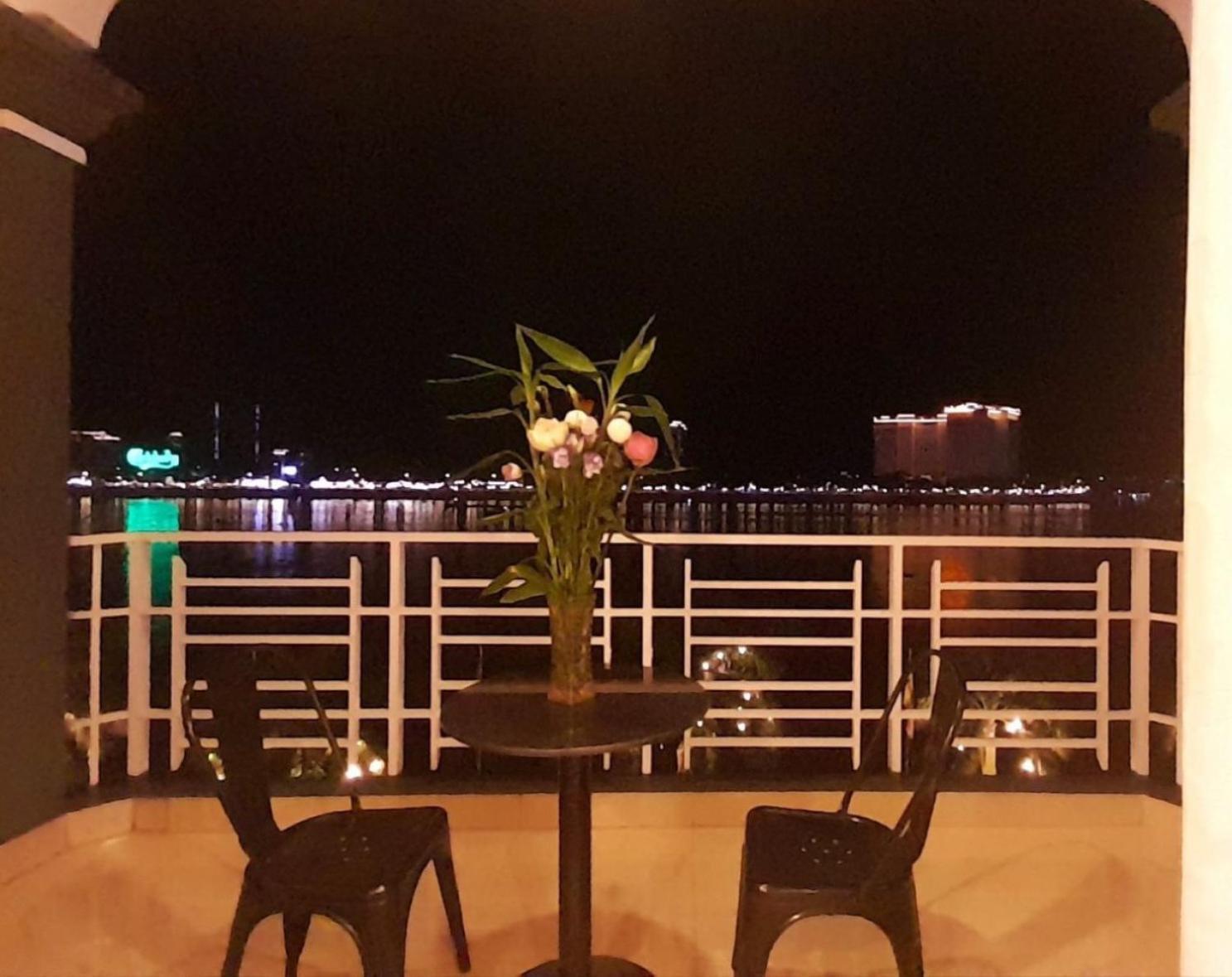 4 ริเวอร์ โฮเต็ล Hotel พนมเปญ ภายนอก รูปภาพ