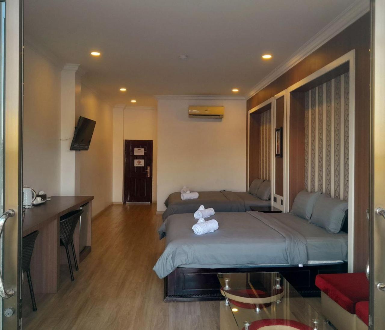 4 ริเวอร์ โฮเต็ล Hotel พนมเปญ ภายนอก รูปภาพ