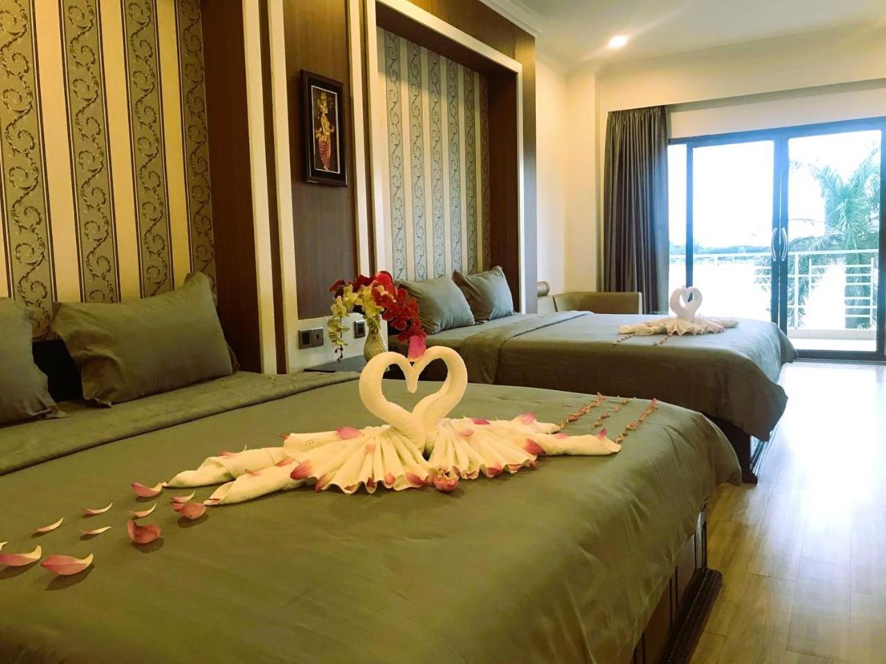 4 ริเวอร์ โฮเต็ล Hotel พนมเปญ ภายนอก รูปภาพ