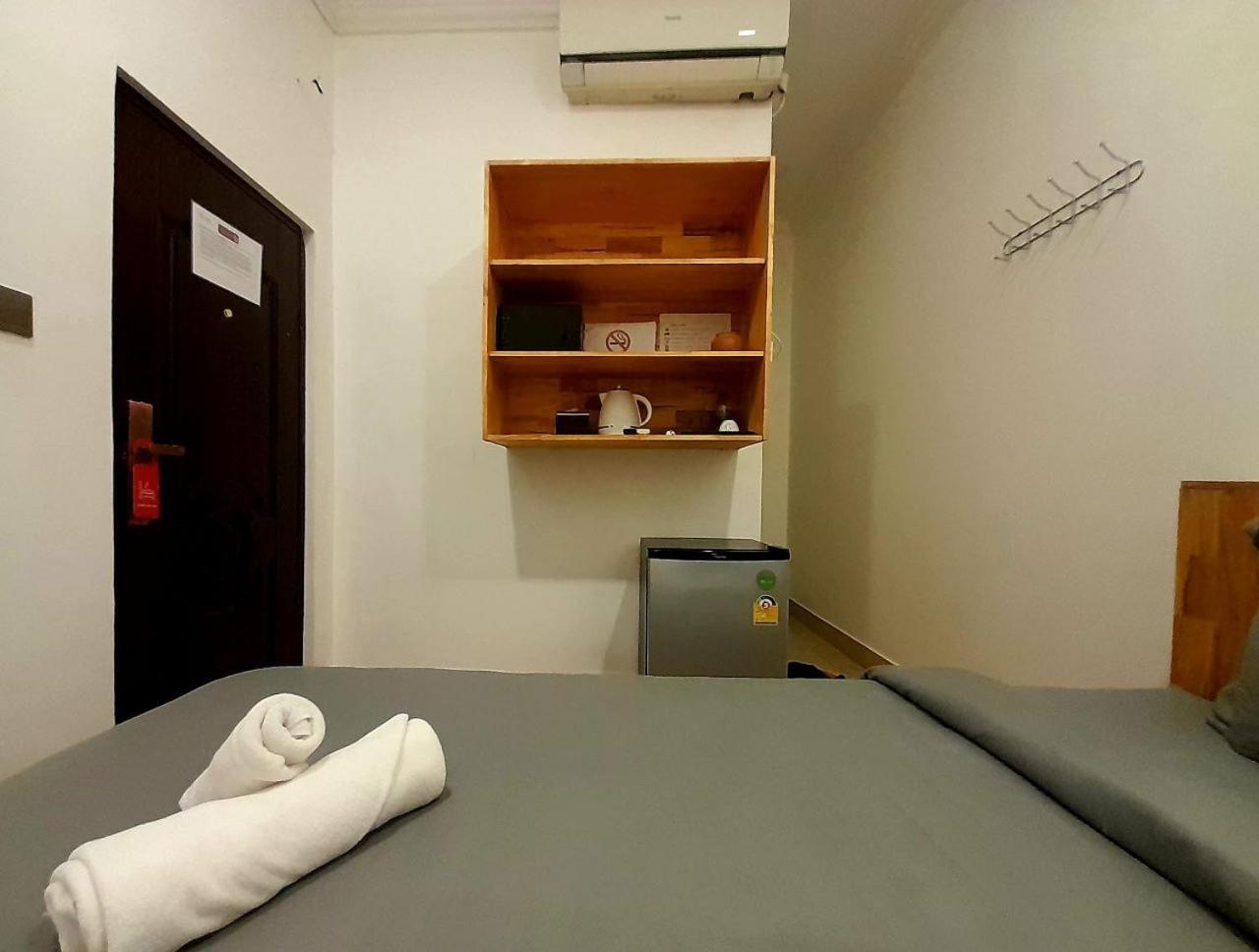 4 ริเวอร์ โฮเต็ล Hotel พนมเปญ ภายนอก รูปภาพ