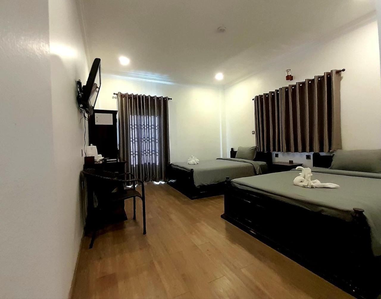4 ริเวอร์ โฮเต็ล Hotel พนมเปญ ภายนอก รูปภาพ