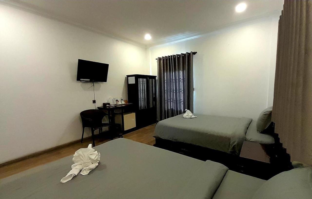 4 ริเวอร์ โฮเต็ล Hotel พนมเปญ ภายนอก รูปภาพ