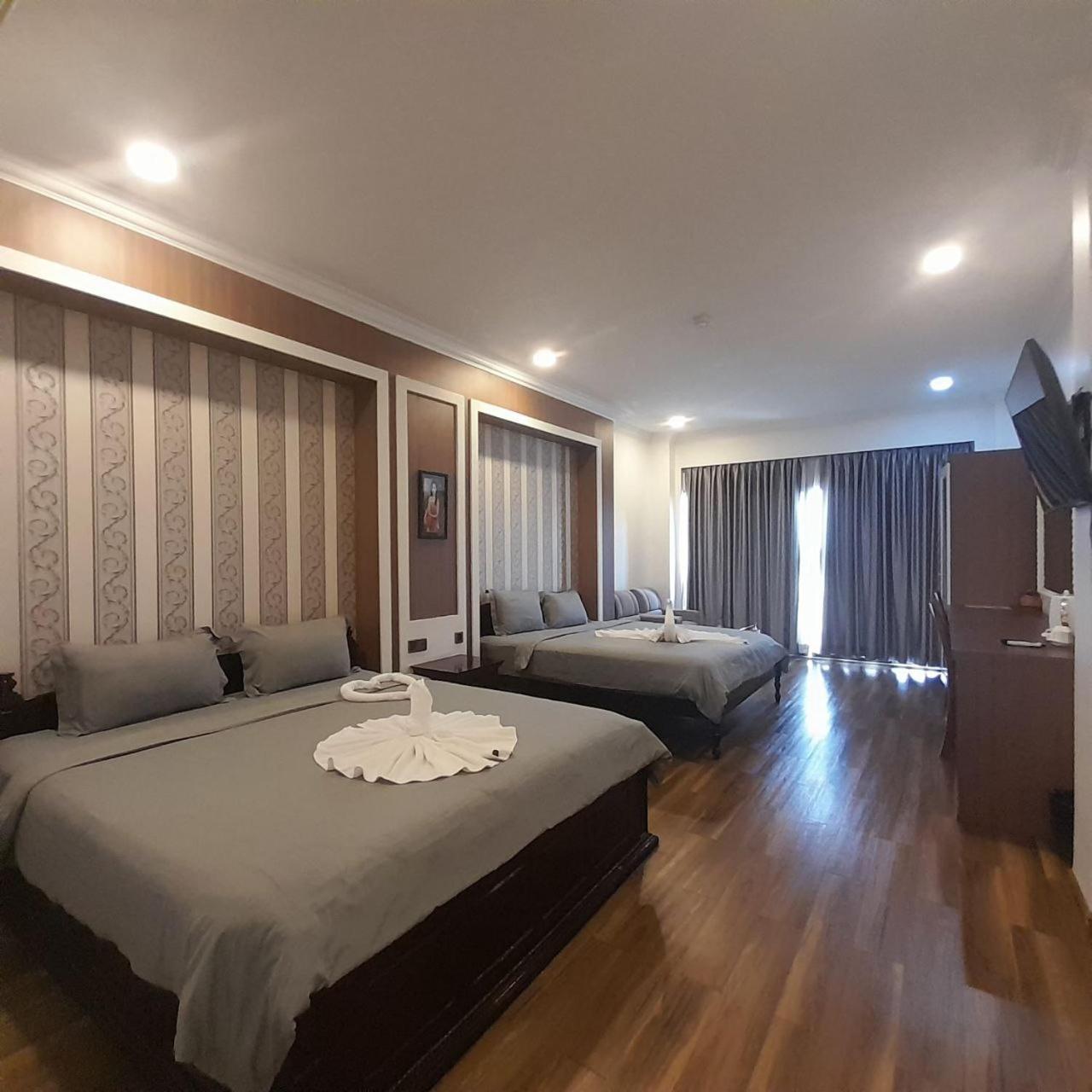 4 ริเวอร์ โฮเต็ล Hotel พนมเปญ ภายนอก รูปภาพ