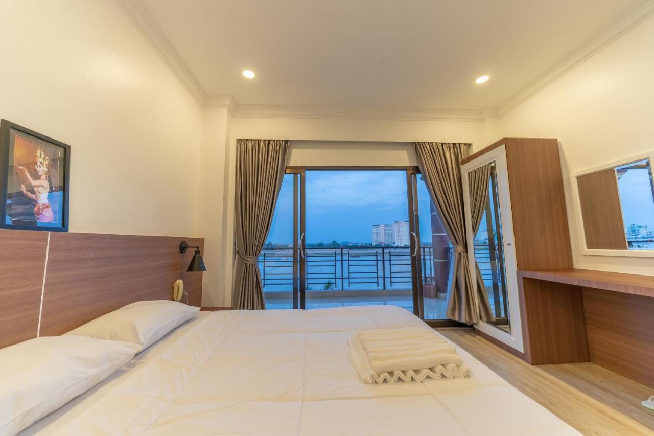 4 ริเวอร์ โฮเต็ล Hotel พนมเปญ ภายนอก รูปภาพ