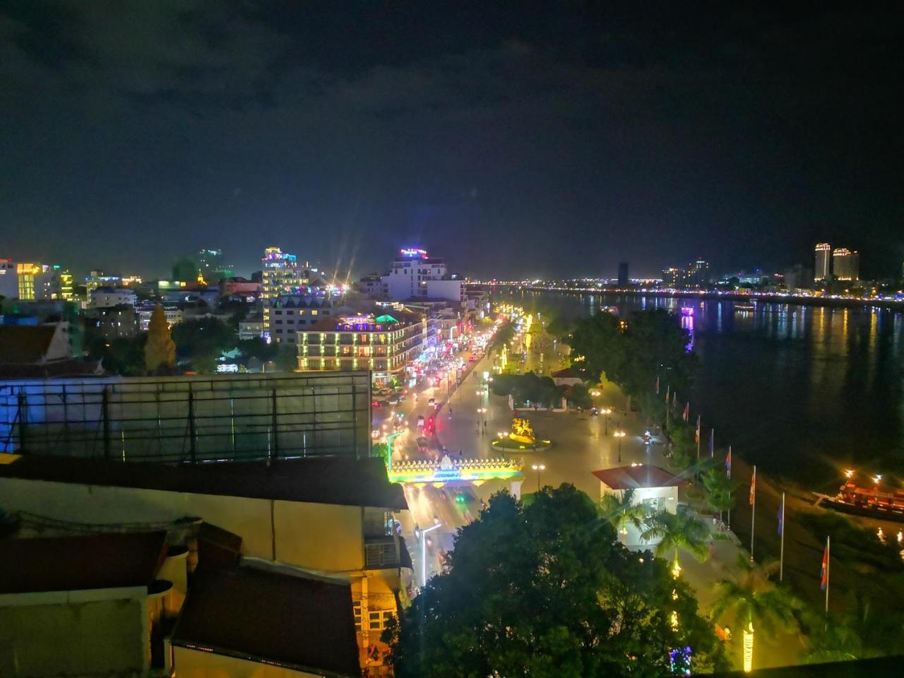 4 ริเวอร์ โฮเต็ล Hotel พนมเปญ ภายนอก รูปภาพ