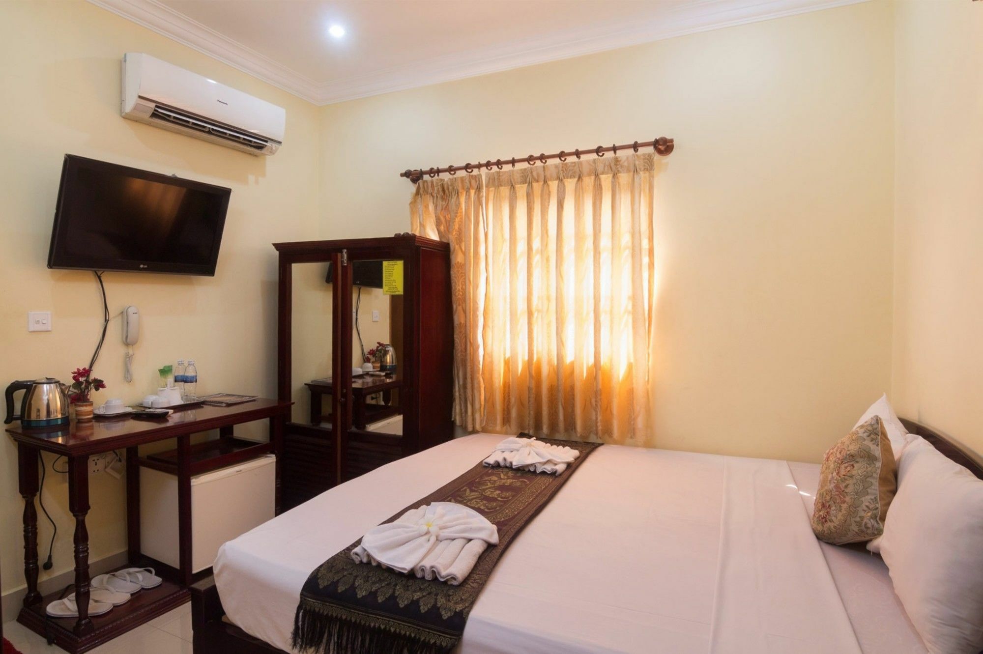 4 ริเวอร์ โฮเต็ล Hotel พนมเปญ ภายนอก รูปภาพ
