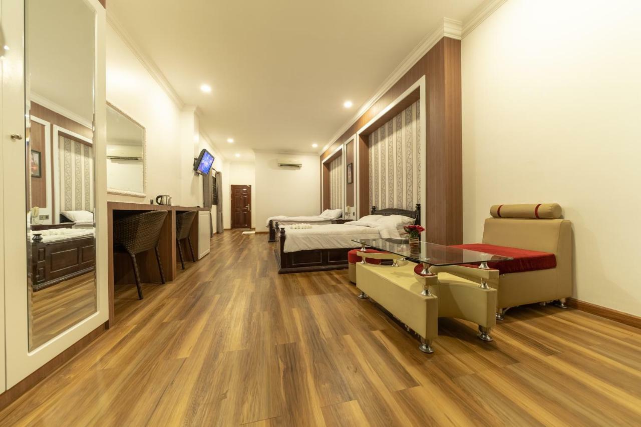 4 ริเวอร์ โฮเต็ล Hotel พนมเปญ ภายนอก รูปภาพ