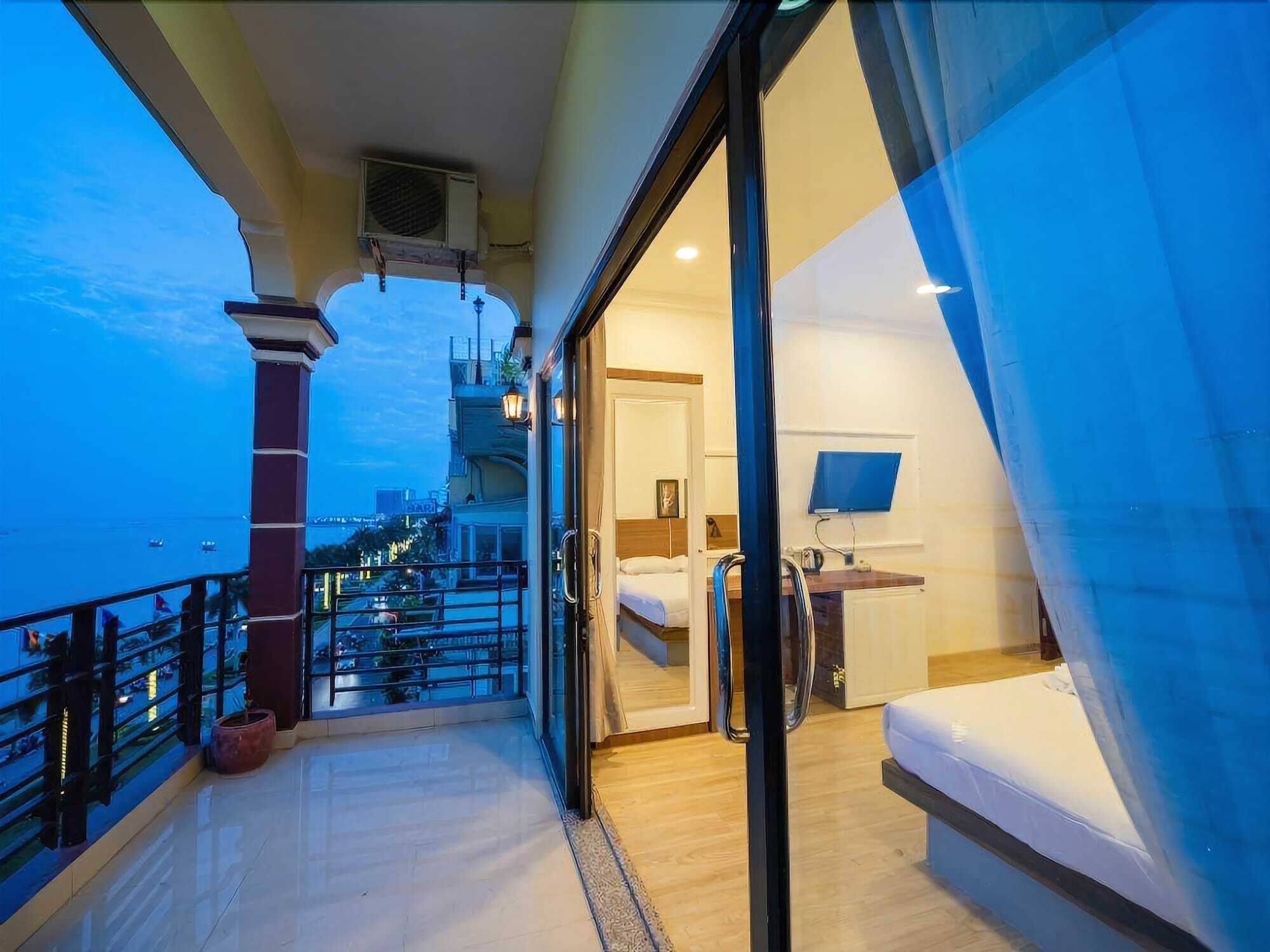 4 ริเวอร์ โฮเต็ล Hotel พนมเปญ ภายนอก รูปภาพ